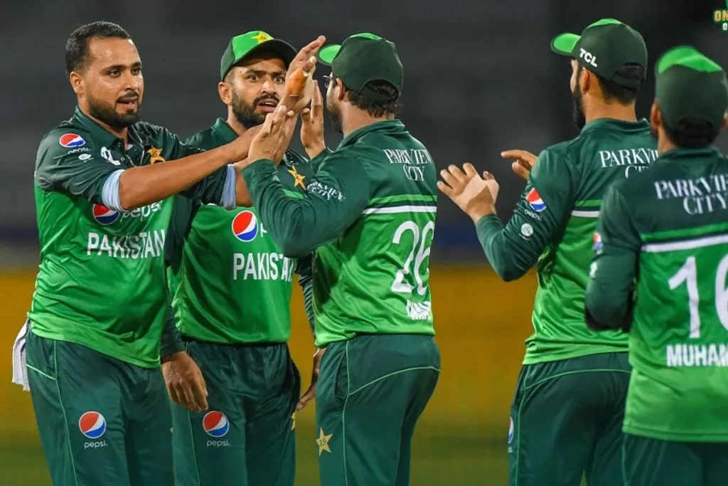 Pakistan regain top spot in ICC