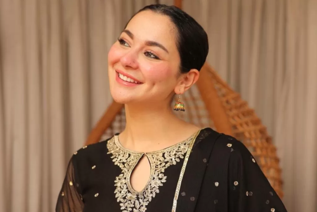 Hania Aamir Hangouts with Indian Singers Share Clicks from Dubai