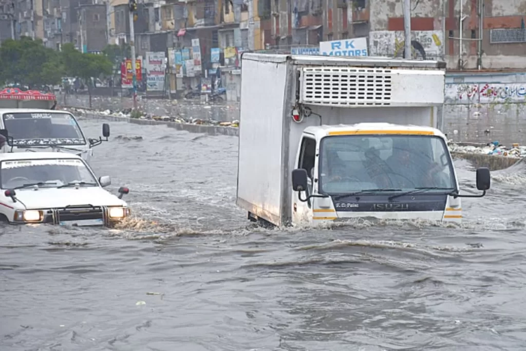 4 days left, Karachi battles floods before elections