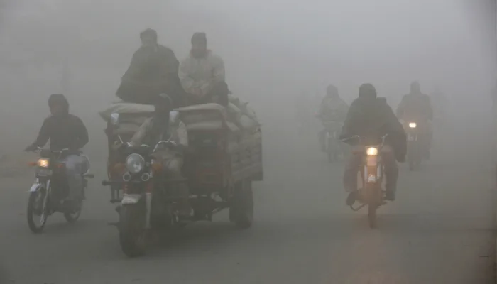 Karachi to experience strong winds, morning fog tomorrow