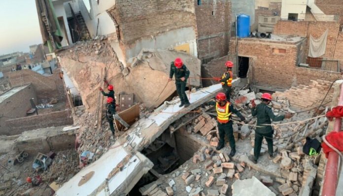 Gas container explosion claims 5 lives, 25 injures in Multan