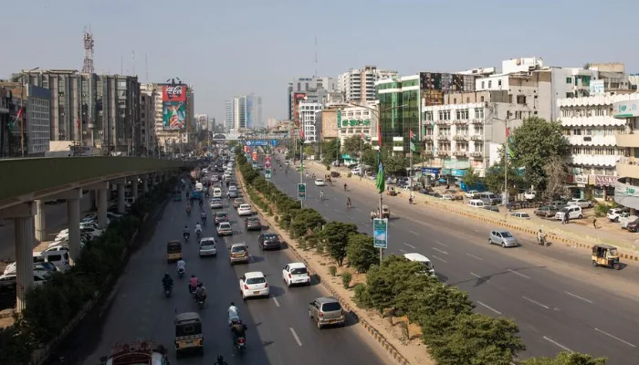 Weather alert: Karachi faces cold winds, poor air quality