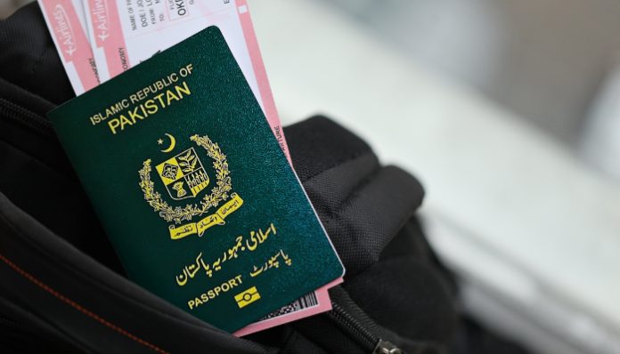 Saudi Arabia imposes stricter visa rules for Pakistanis