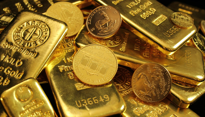 Gold prices break records, cross Rs300,000 per tola in Pakistan