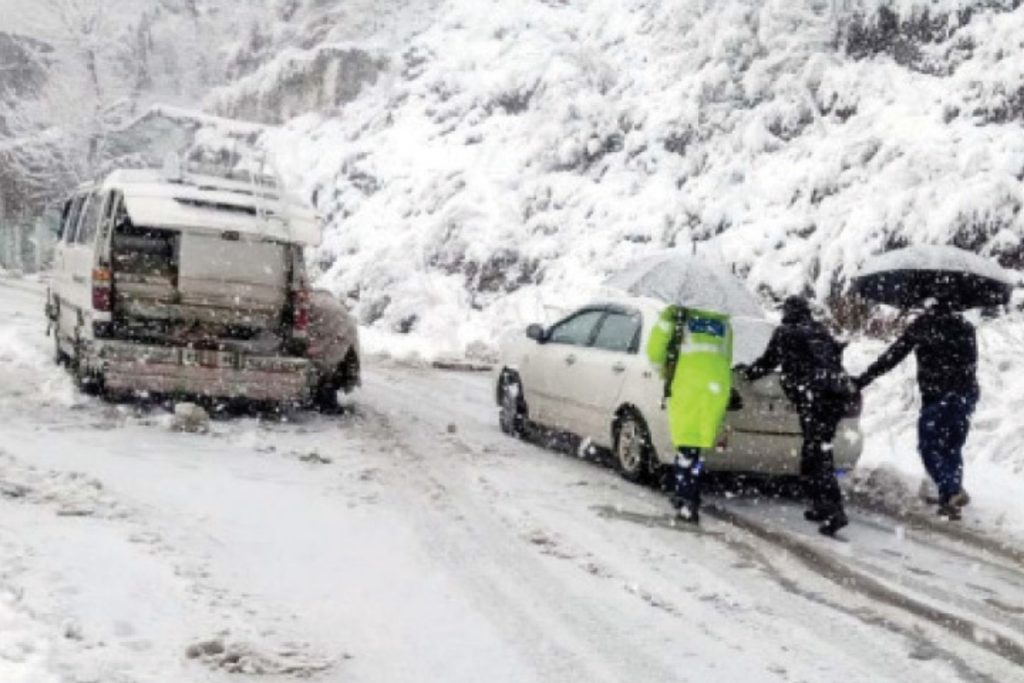 KP weather update: Heavy rains, snowfall claim four lives, damage homes