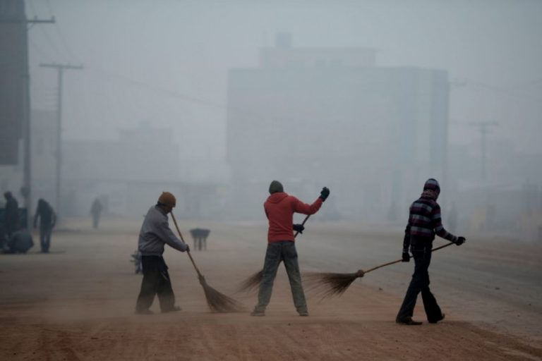 Karachi faces unexpected temperature drop amid dry conditions