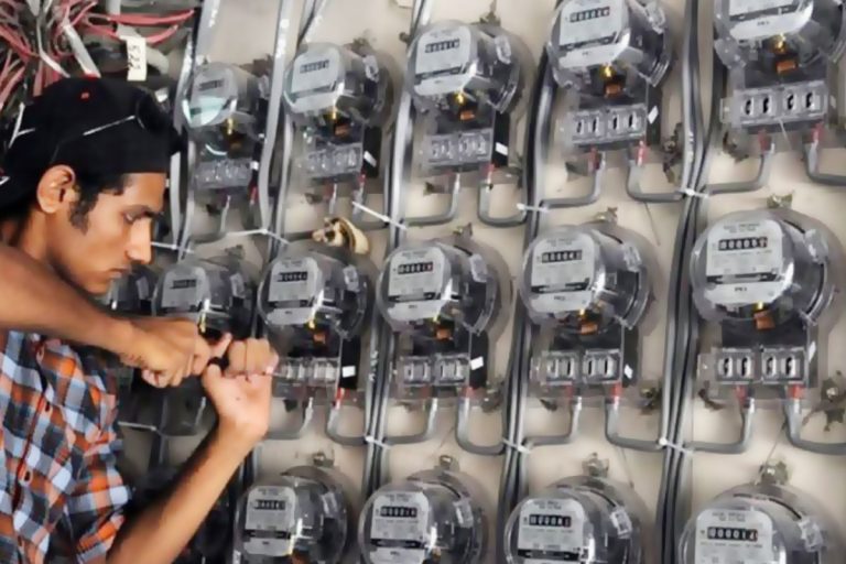 Government decreases electricity prices across Pakistan
