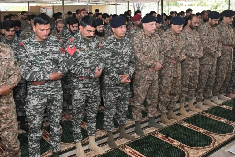 Army chief Gen Asim Munir spends Eid day with troops on western border
