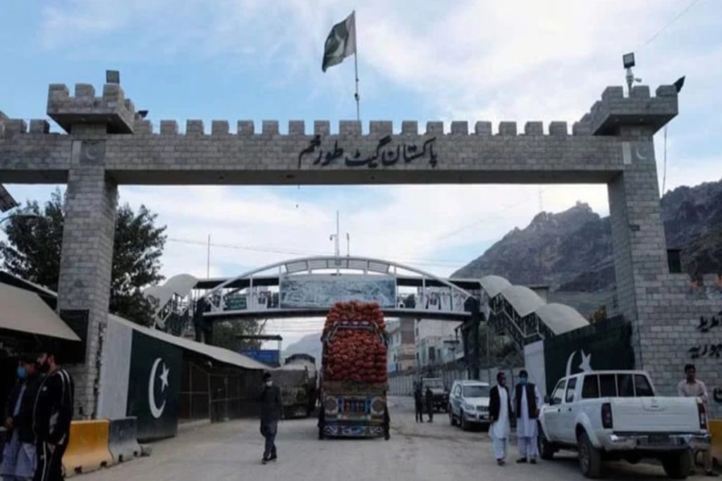 Torkham border reopens as Pakistan, Afghanistan agree truce