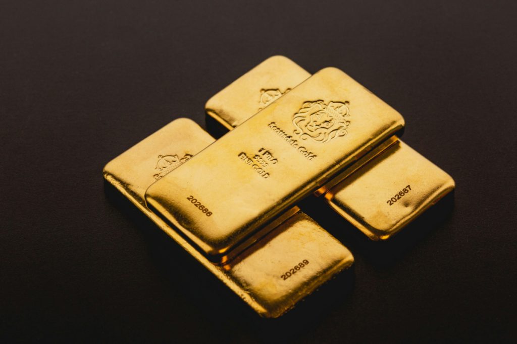 Gold prices break records for second day in row