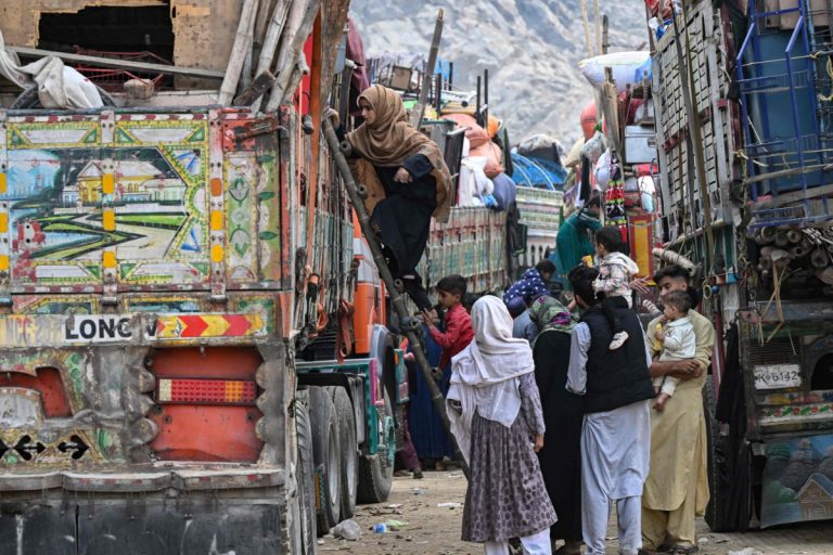 Pakistan starts deporting undocumented Afghans as deadline ends