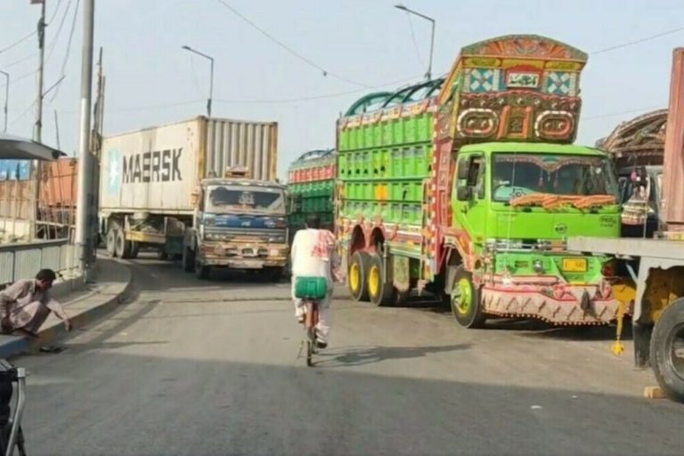 Sindh govt sets new speed limit for heavy vehicles in Karachi