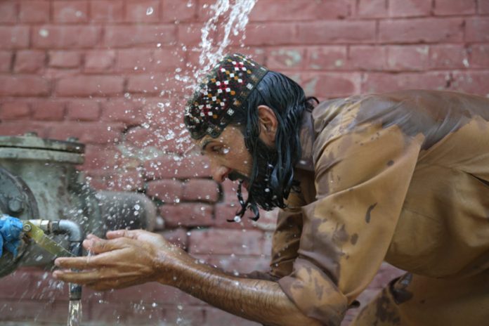 Heatwave alert: Tips on staying cool amid 48°C temperatures