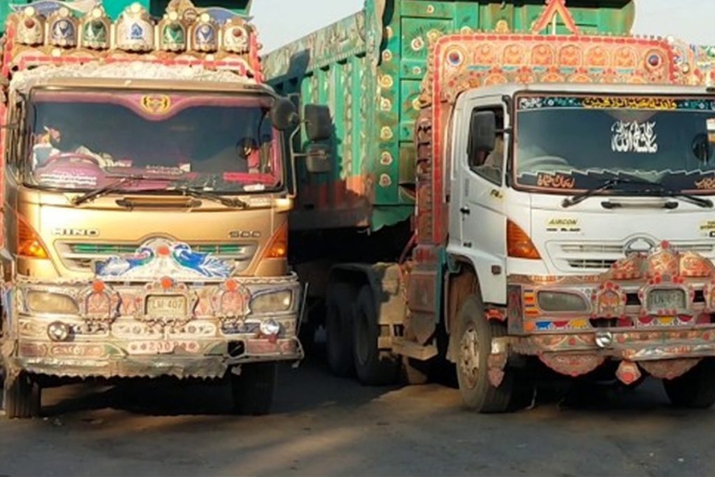Dumper driver arrested after hitting police vehicle in Karachi