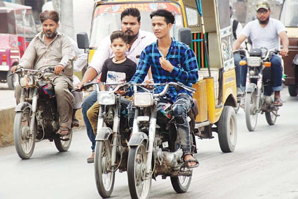 Motorcyclists without helmets to face new punishment in Sindh