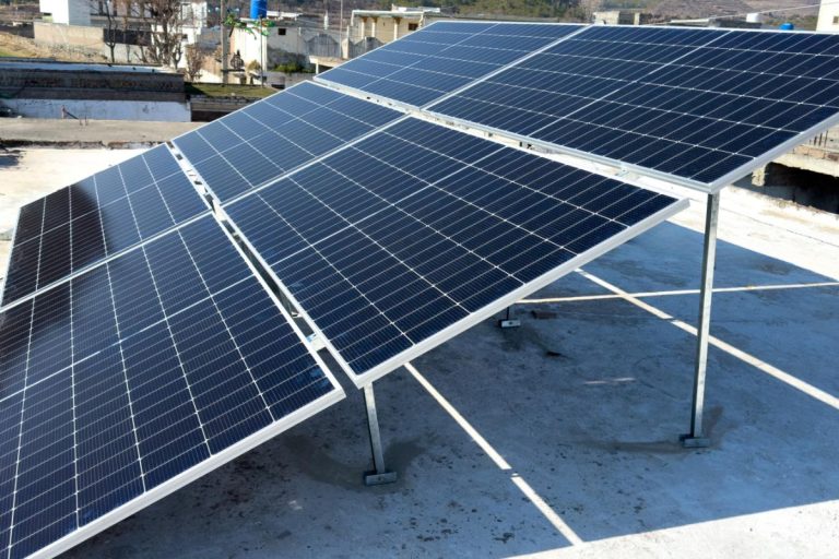 Pakistan’s solar revolution leaves middle class struggling