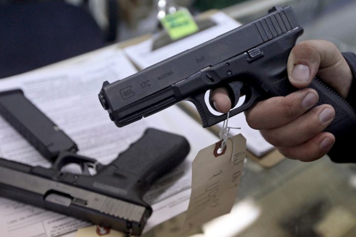 Robbery attempt in New Karachi: Two Injured, one suspect dies in public custody