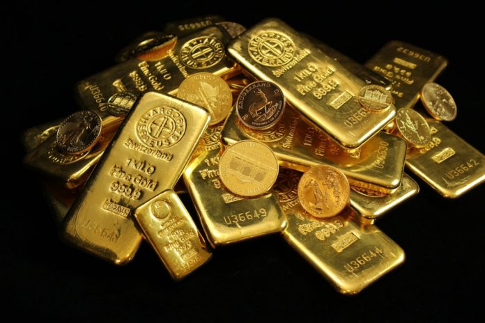 Gold rate in Pakistan drops by Rs15,700 per tola this week