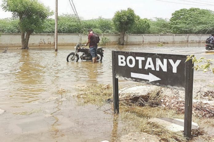 Karachi faces water crisis after pipeline burst near university