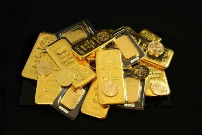 Gold prices surge by Rs8,000 per tola in just one day