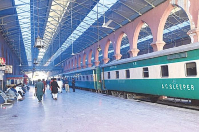 Pakistan Railways gets 30,000+ applications for just 550 posts