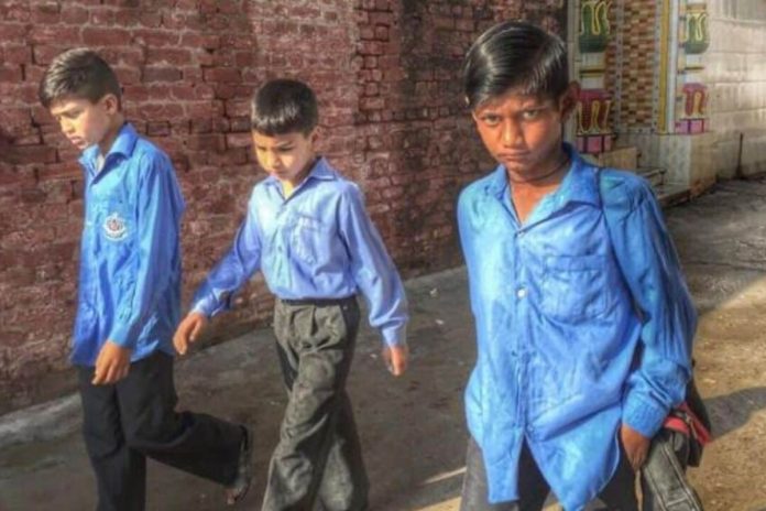 Young students forced to work outside at govt school during heatwave