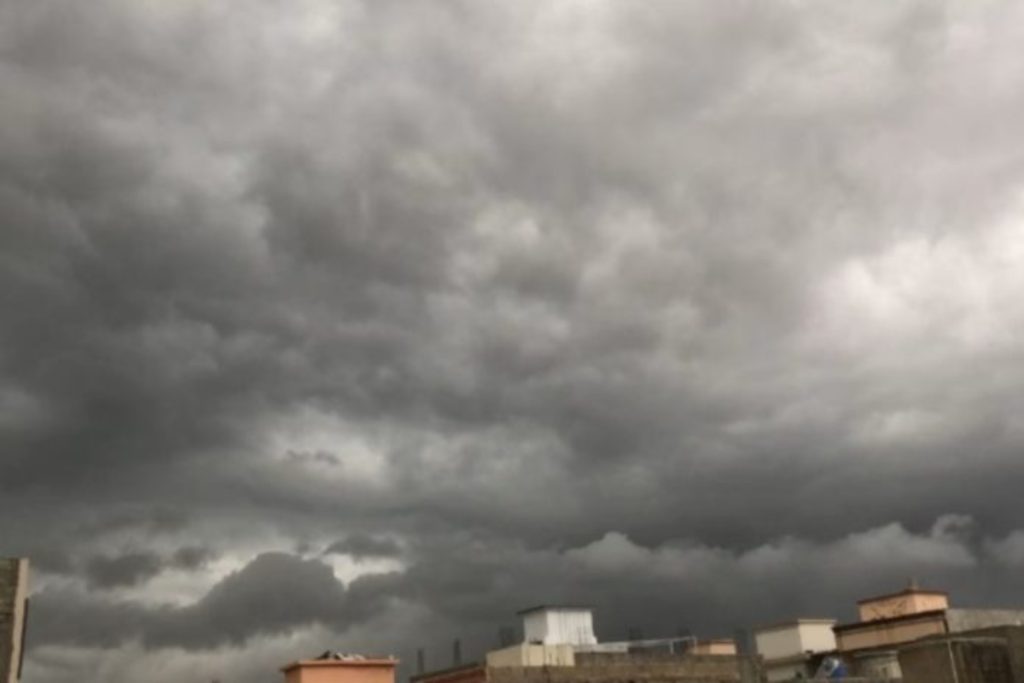 Rainy spell likely to begin in Karachi from tomorrow: PMD