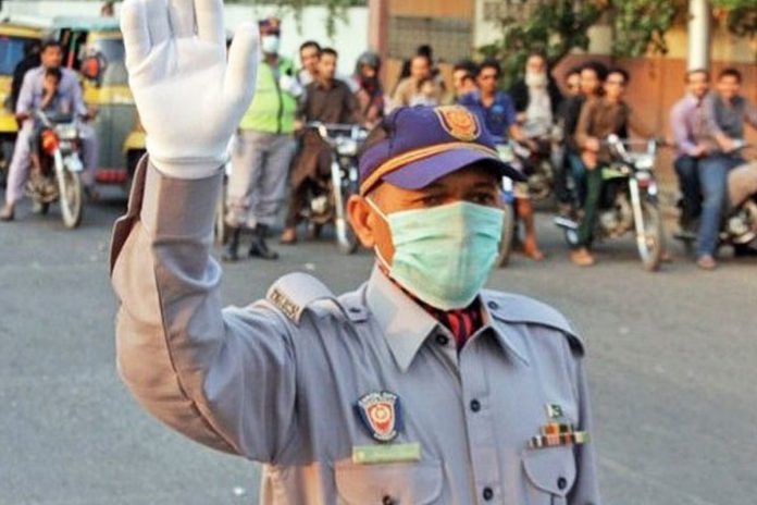 Lahore traffic police get body cameras to prevent false challans