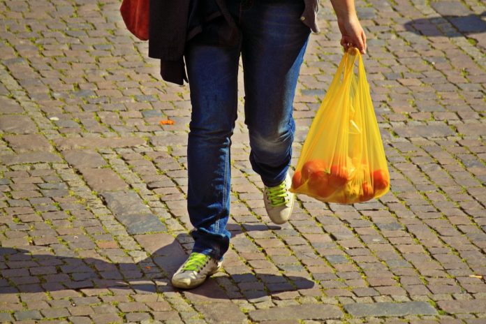 Sindh govt announces complete ban on plastic shopping bags