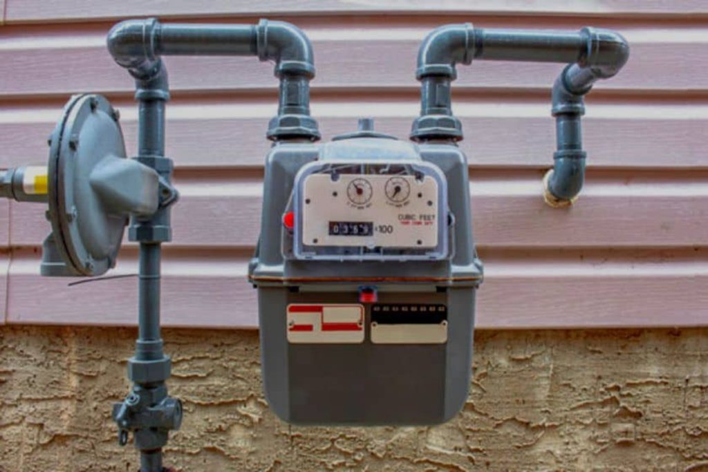 Govt announces over 1 lac new gas connections for domestic use