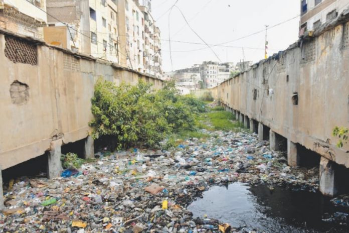 Karachi faces monsoon threat as storm drains remain uncleaned