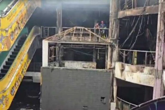 Fire destroys billions worth of goods at Millennium mall, Karachi