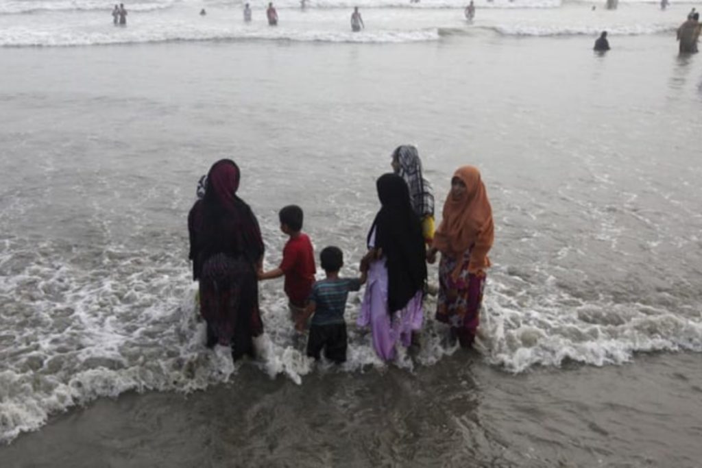 Pleasant weather in Karachi as sea breeze returns