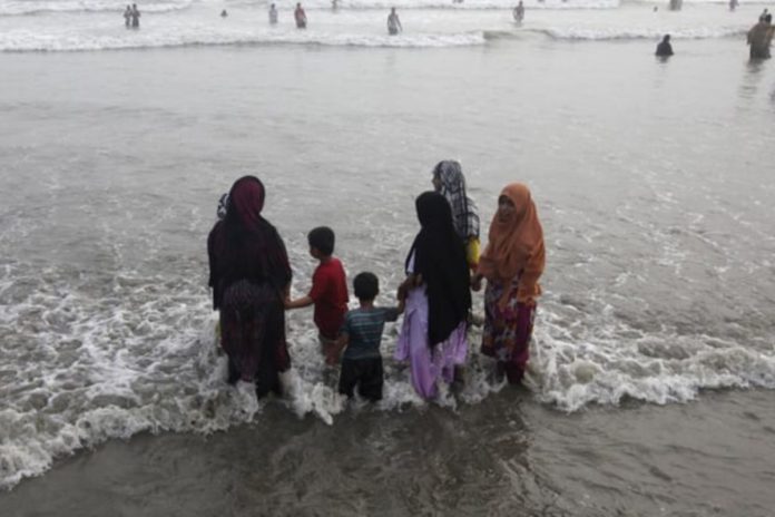 Pleasant weather in Karachi as sea breeze returns