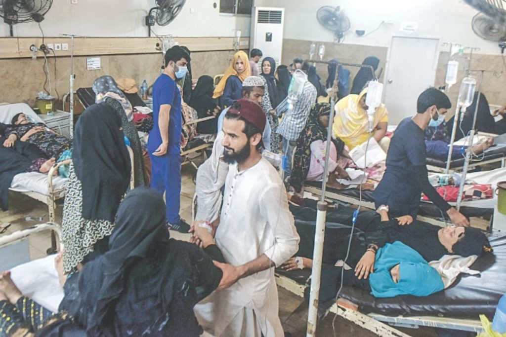 Karachi sees surge in stomach illnesses amid heat, humidity