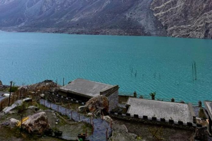 Govt imposes ban on new hotel construction near lakes in GB