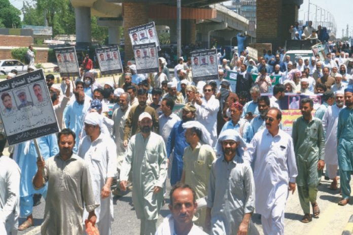 Govt employees protest over salary increases
