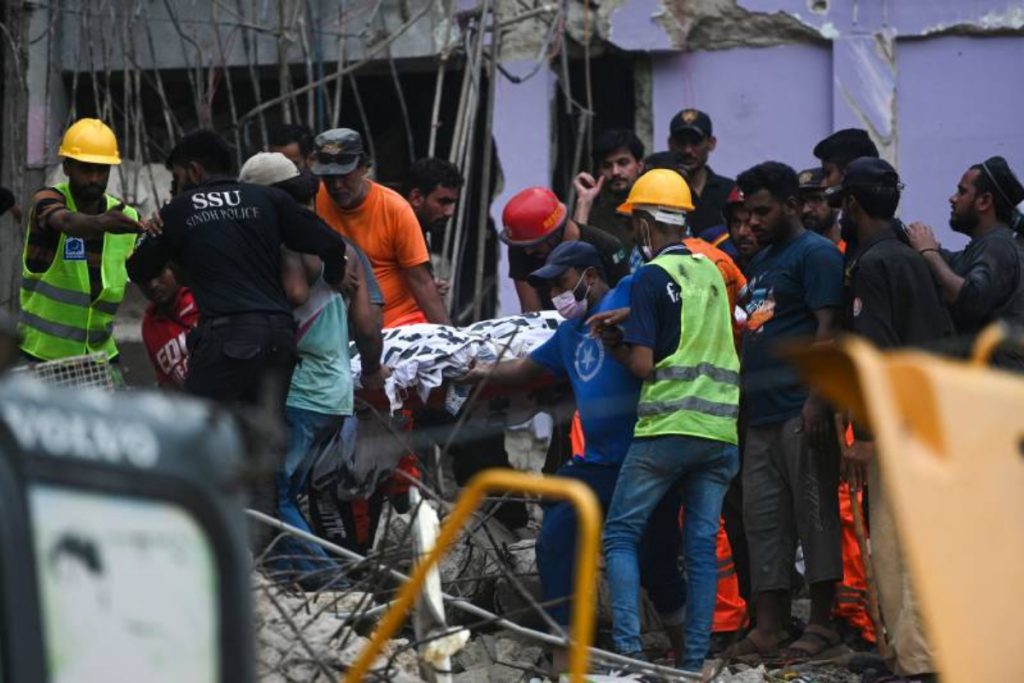 Lyari building collapse: Death toll rises to 16, search continues for survivors