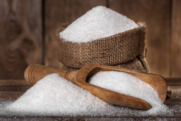 Sugar prices drop in Karachi amid govt crackdown