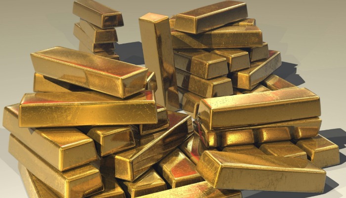 Gold price declines slightly after sharp jump yesterday