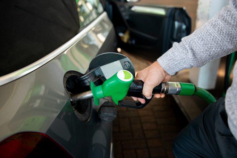 Petrol price drops in Pakistan