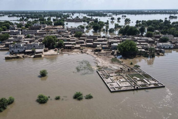 Crops, homes washed away as Indus floods hit Sindh