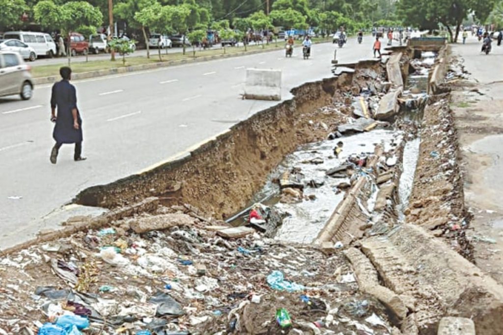 Sindh govt to repair and reconstruct Karachi’s damaged roads