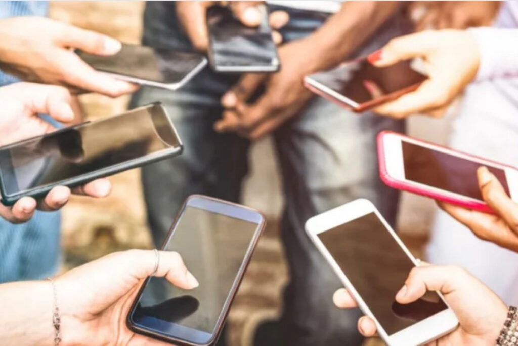 Govt imposes ban on sharing of mobile user data