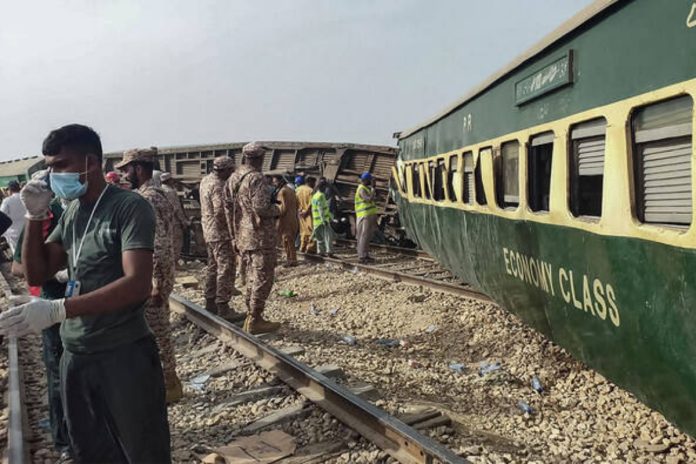 New Islamabad Express derails hours after inauguration, several injured
