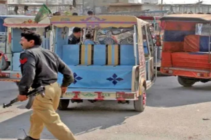 Karachi Traffic Police begin crackdown on Qingqi rickshaws