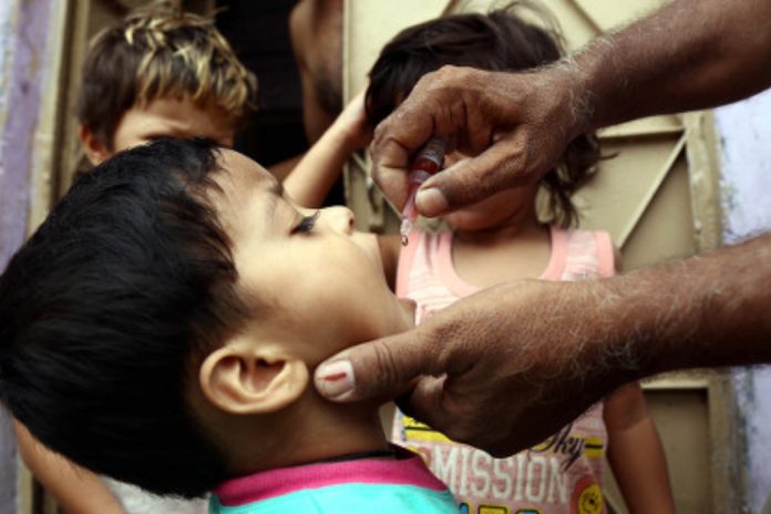 Four arrested for assaulting polio vaccination team in Karachi