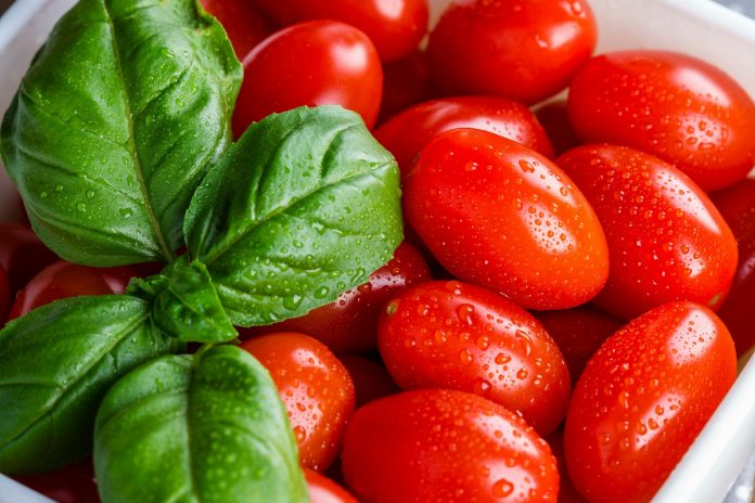 Why is the price of tomatoes soaring across Pakistan