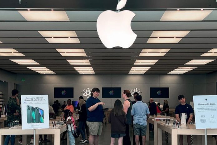 Apple to open first official store in Pakistan this year