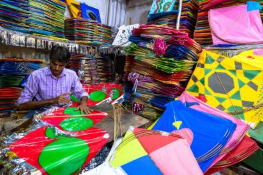 35,000 kites and 1,700 metal strings seized in Lahore